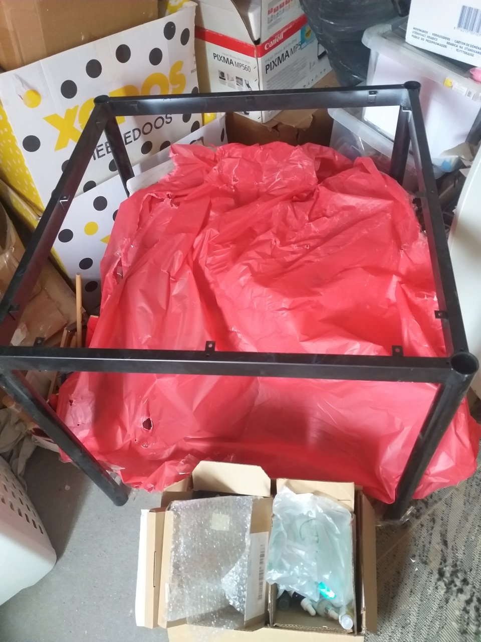 TE KOOP RONDE EETTAFEL DIAMETER 120CM. OPHALEN IN AXEL...