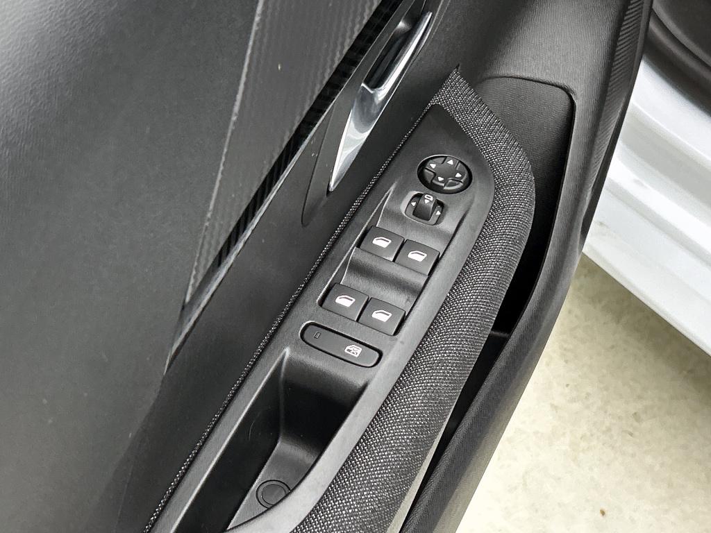 Peugeot 208 ev business 51 kwh