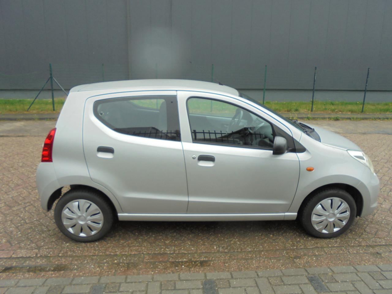 Alto 1.0 I met 121.858 km ,vijf deur uitvoering ,bouwjaar 2009 € 1995