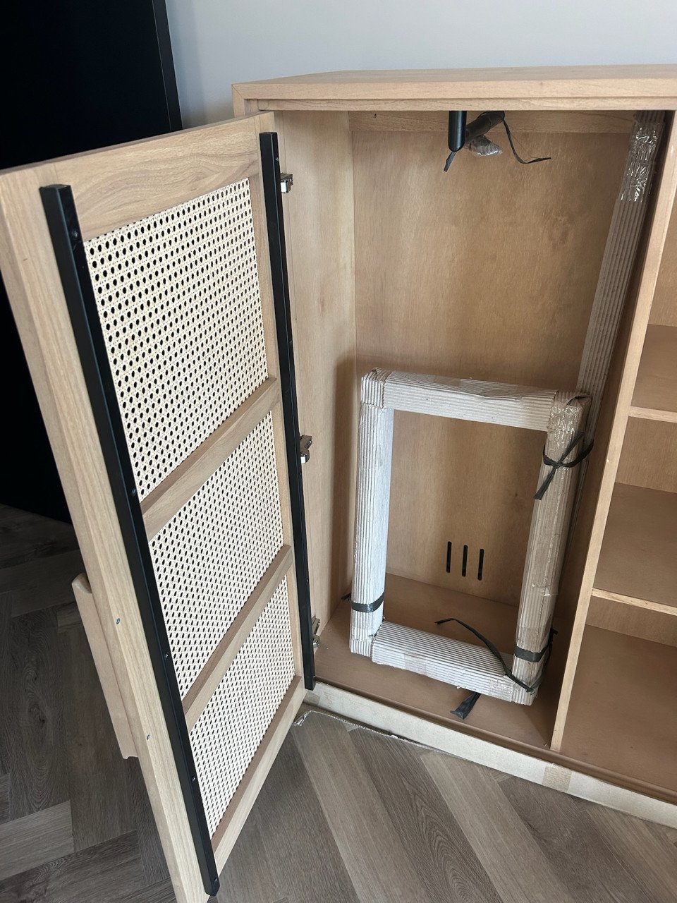 Nieuwe Scandinavische  webbing ,garderobe kast ,opbergkast