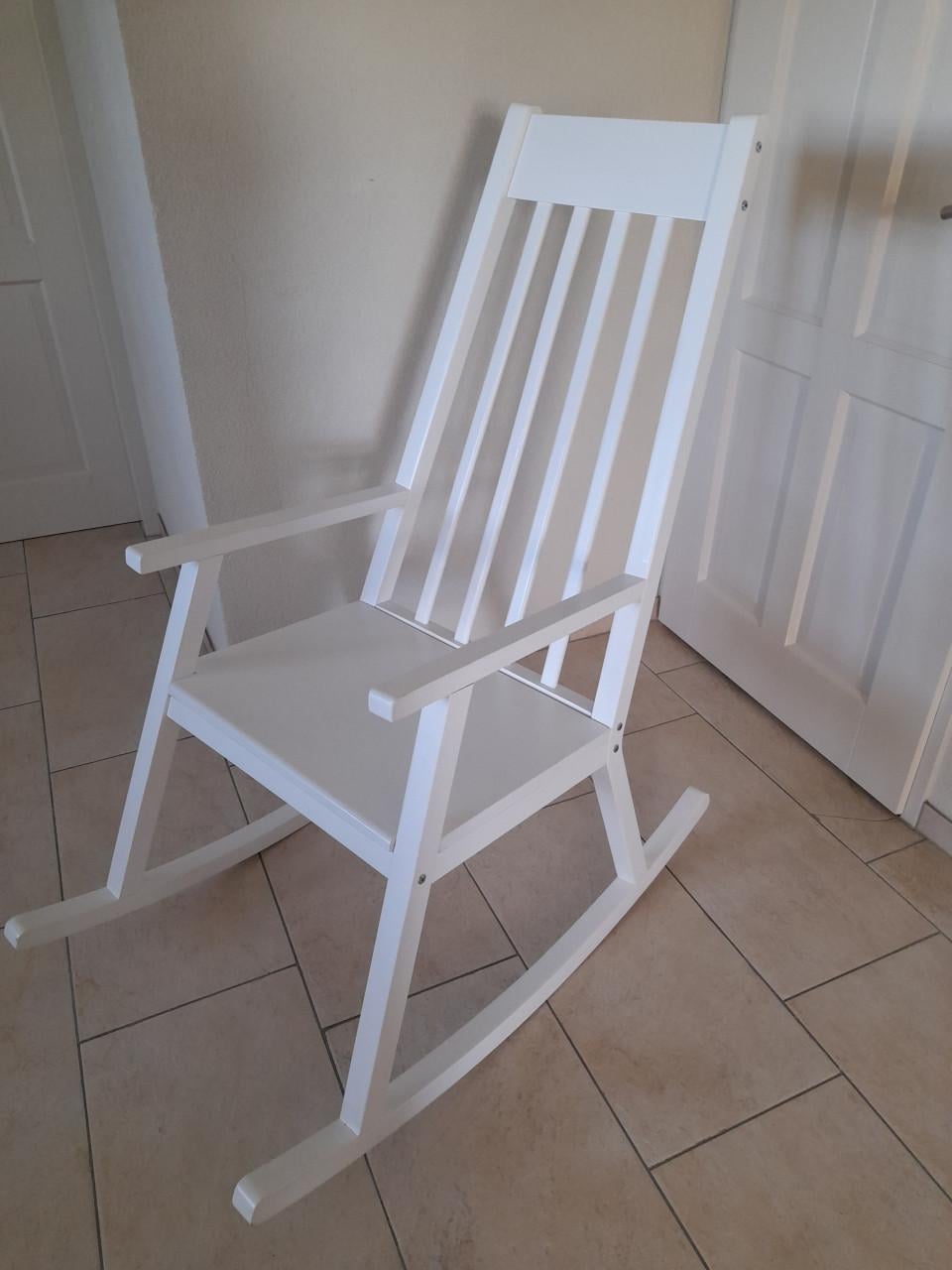 Witte houten Schommelstoel (in goede nette staat)