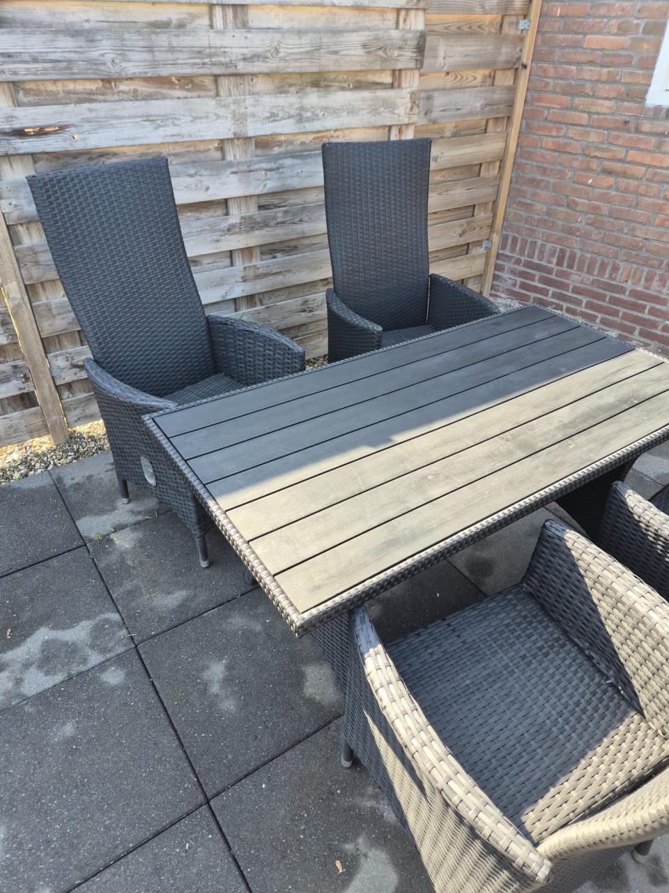 Tuinset met 4 verstelbare stoelen (Bezorging mogelijk)
