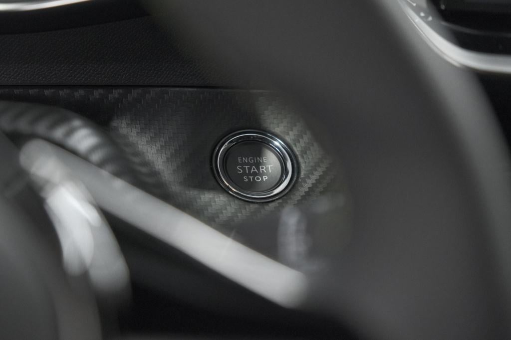 Peugeot E-2008 ev gt 54 kwh | 11 kw lader | warmtepomp | camera | alcantara