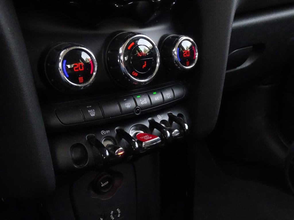 Mini Cooper mini 1.5 chili serious business | clima | bluetooth | cruise
