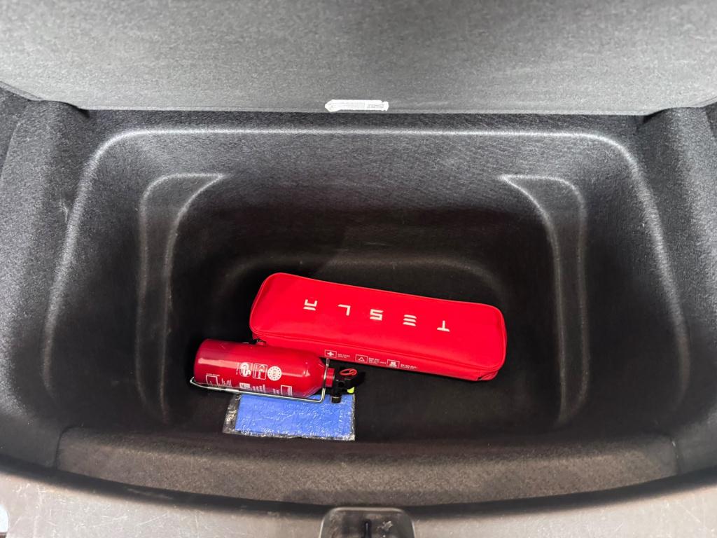 Tesla Model Y rwd 58 kwh / soh 98%