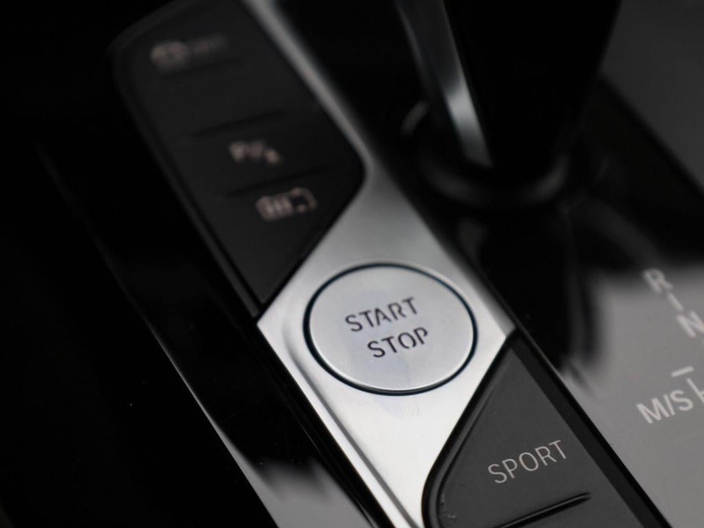 BMW X3 xdrive30e (135 kw) | automaat | stoel verwarming | virtual cockpoit 