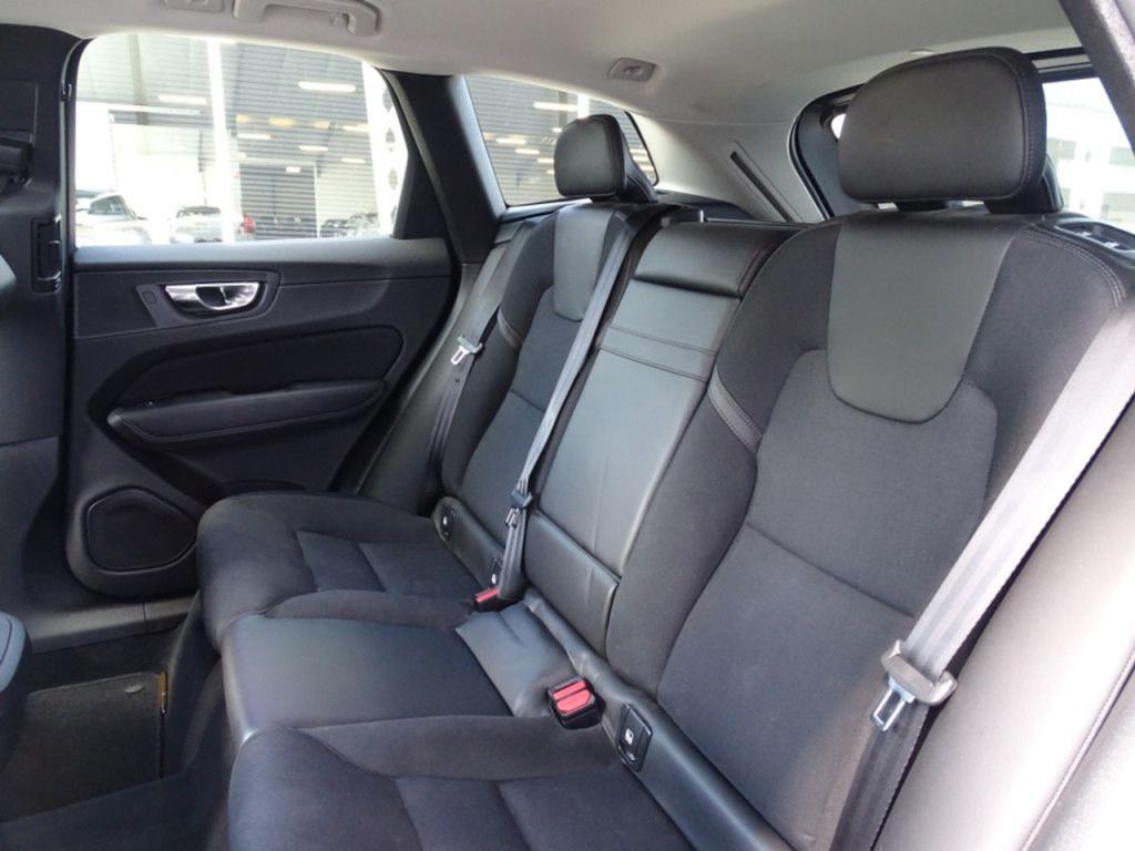 Volvo XC60 2.0 d4 momentum pro adap. led | apple carplay/android auto!