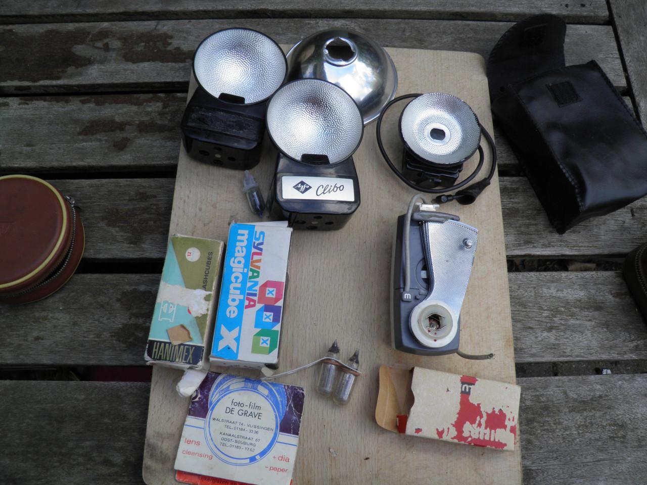 Lot analoge werkende flitsers en antieke flitsers