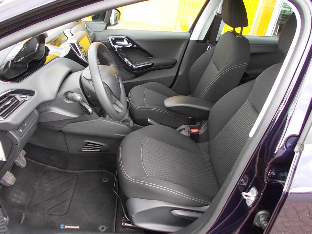 Peugeot 208 1.2 puretech 5-drs, airco, cr.contr., navi.