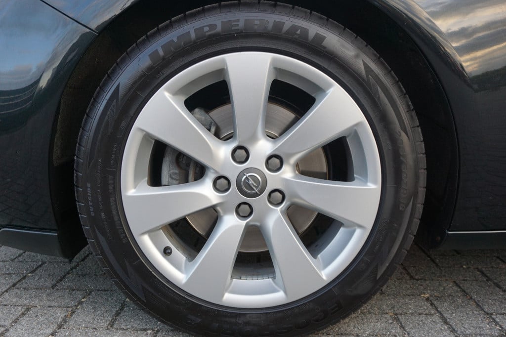 Opel Astra gtc 1.4 turbo sport airco / cruise / parkeers. / lm velgen / tre