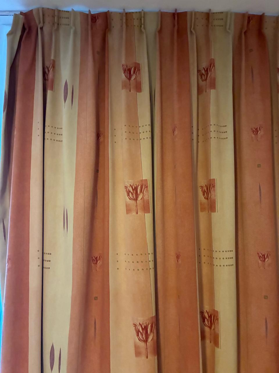 2 gordijnen – 375 × 210 cm