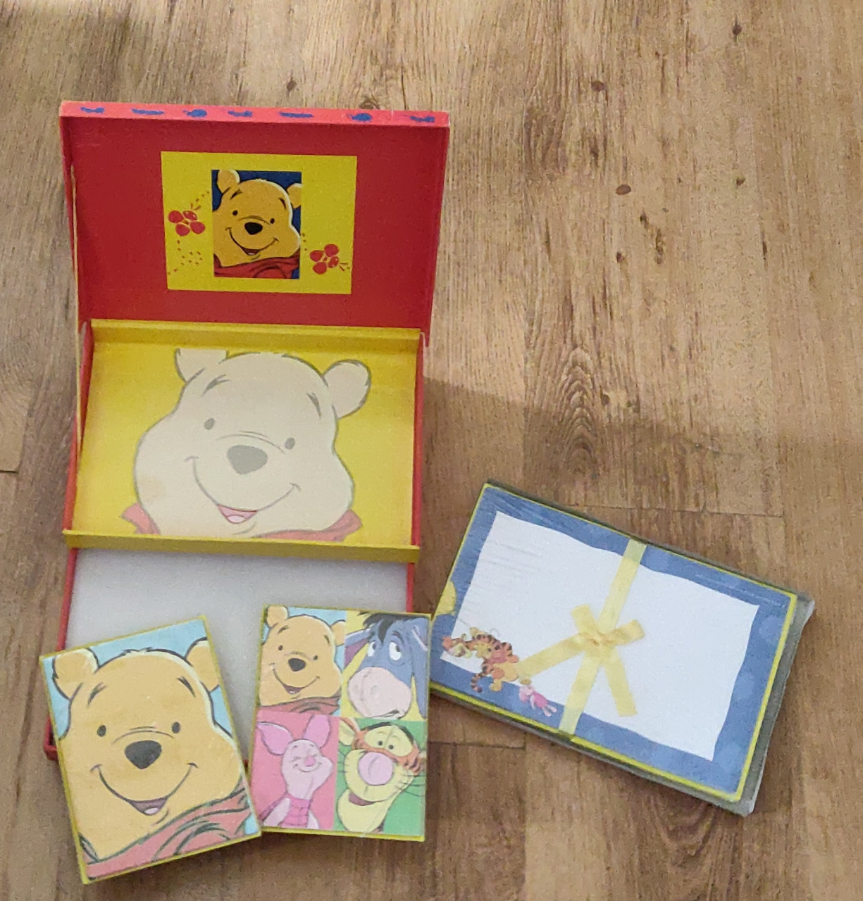 Winnie de Poeh  briefpapier + doos met lade