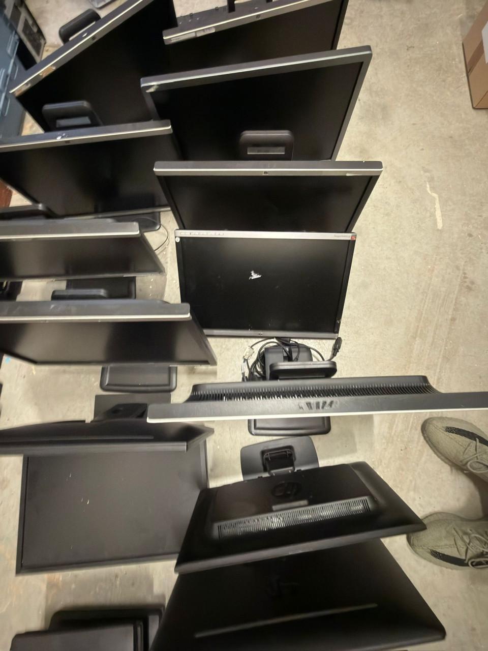 Monitor | 5 euro per stuk | Partij afname mogelijk