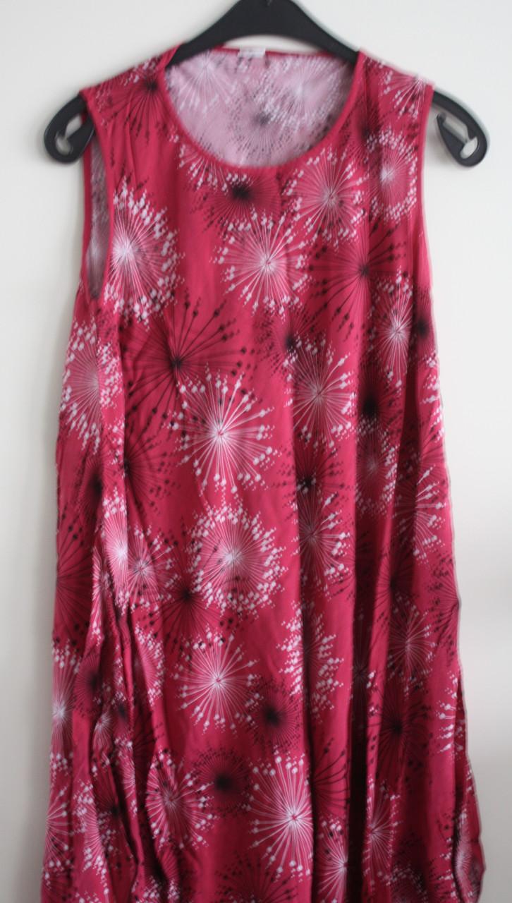 Roze jurk met zwart witte print maat 21-42