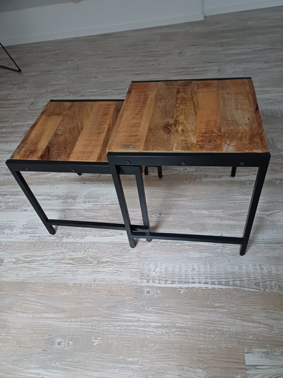 2 bijzettafels