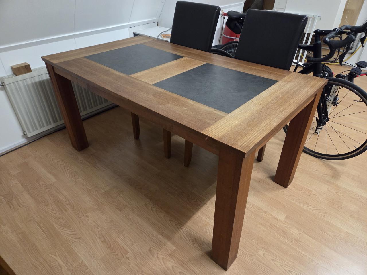 Eettafel met 4 stoelen