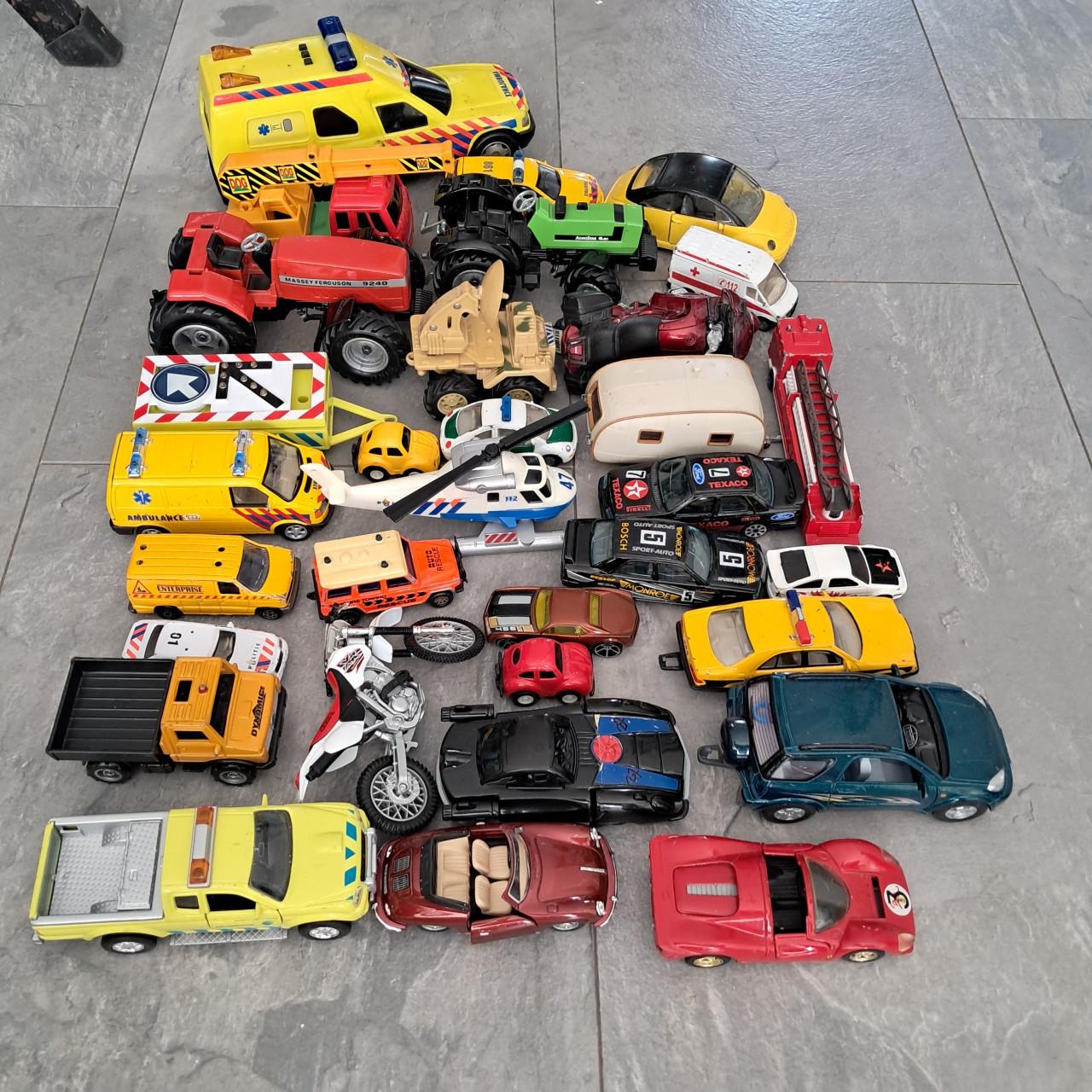 32 autootjes