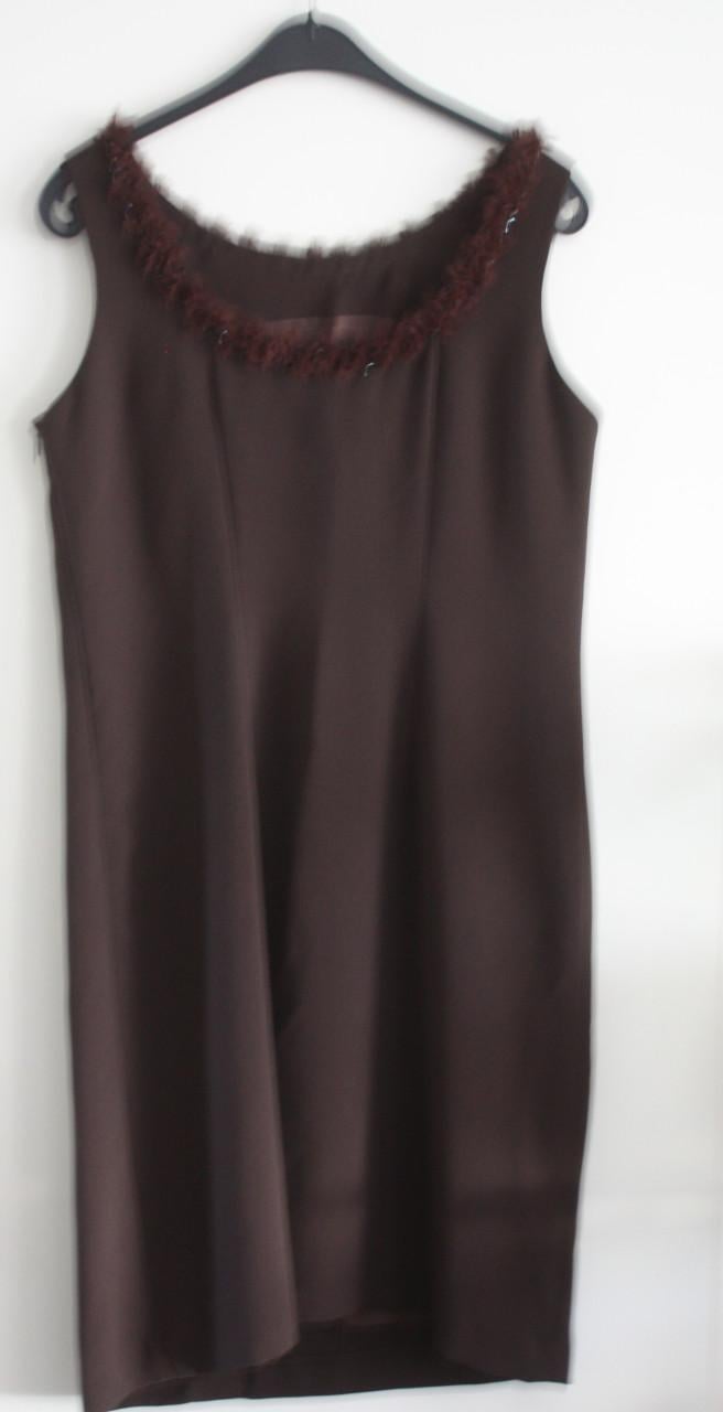 Nette bruine jurk met bewerkte hals maat 42