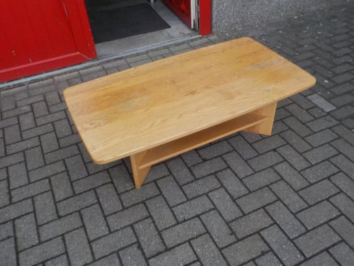 Geheel massief blank eiken salontafel 130 x 70 cm een beetje kaal