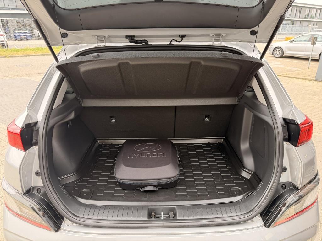 Hyundai Kona ev premium 64 kwh 3 fase | luxe uitvoering | navigatie | hud |
