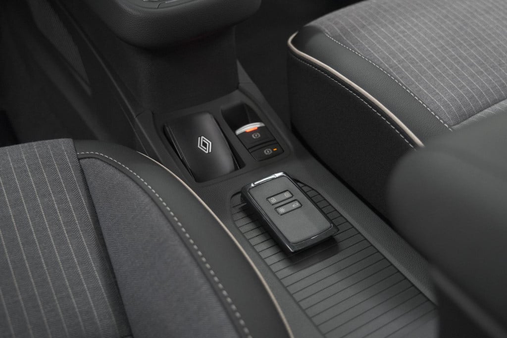 Renault Clio 1.6 e-tech full hybrid 145 techno | 360 camera | navigatie | a