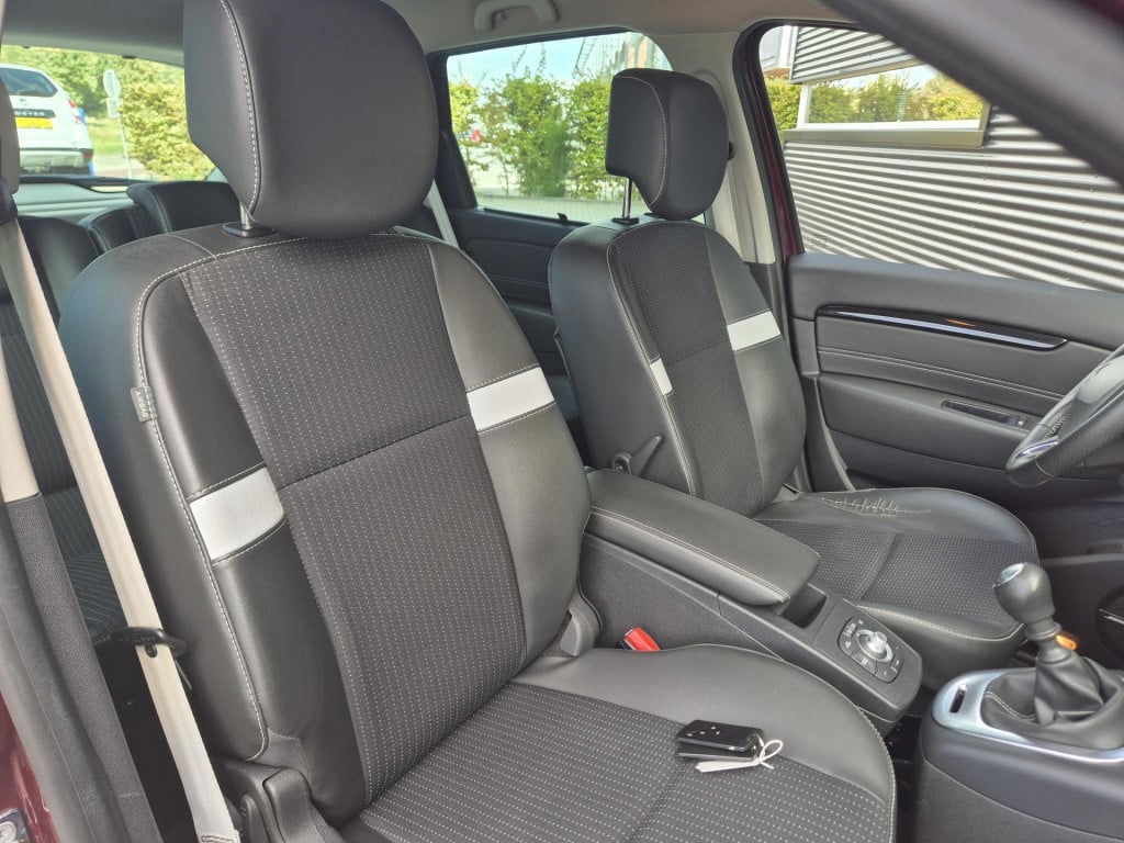 Renault Scenic tce 130 bose navigatie, trekhaak, climate control, cruise co