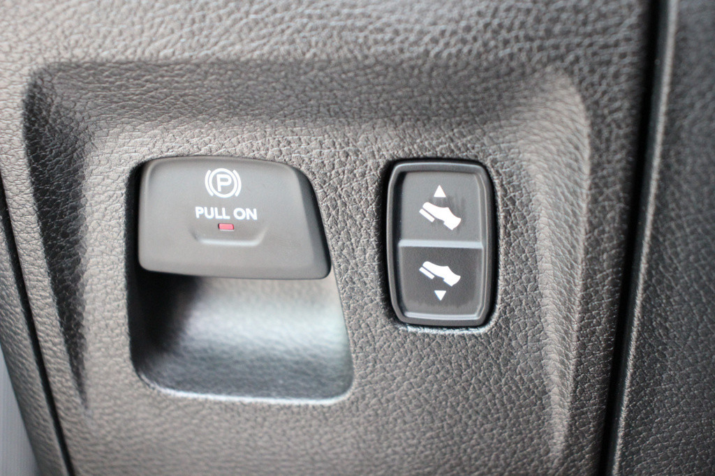 Dodge Ram 1500 5.7 v8 4x4 crew cab laramie verhoogd | harman kardon | leder