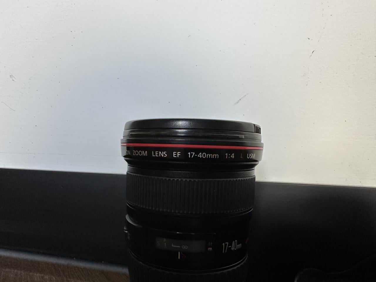 Canon EF 17-400mm F/4 L USM met zonnekap