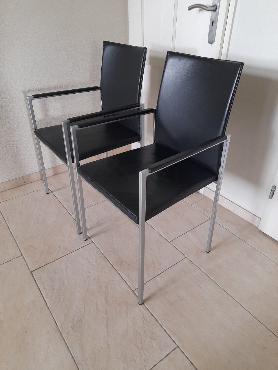 2 KFF  disign stoelen van leer (in goede nette staat )
