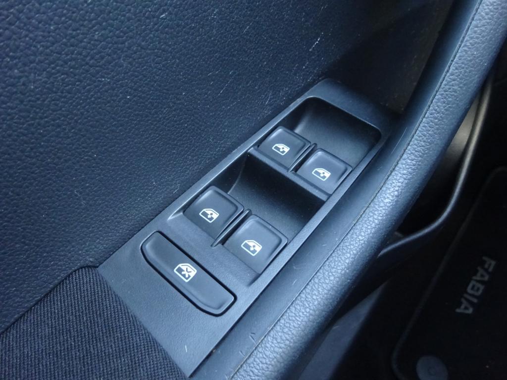 Skoda Fabia combi 1.0 tsi drive 1e eigenaar / climate / navi / cruise / par