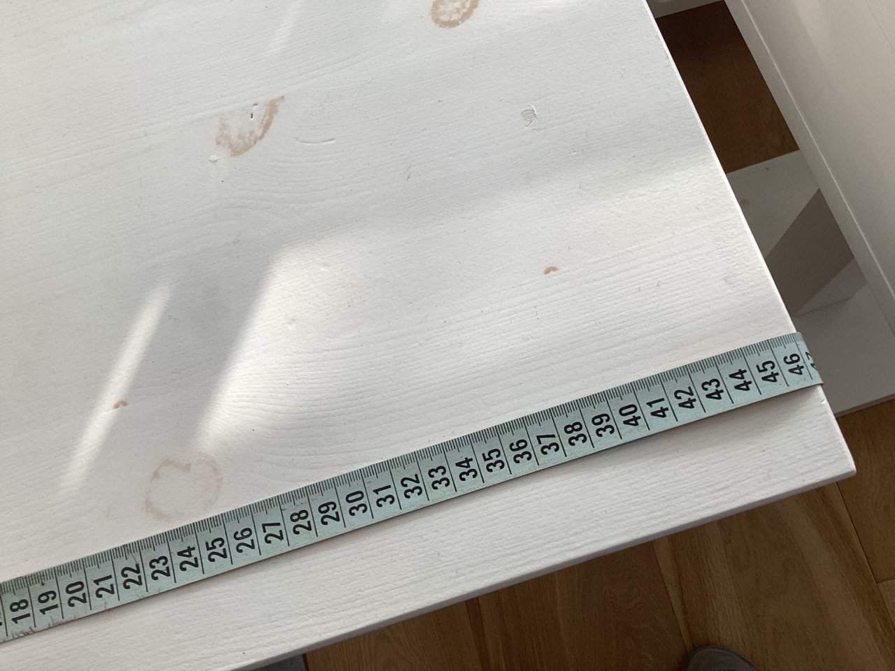 Twee bijzettafeltjes of nachtkastjes