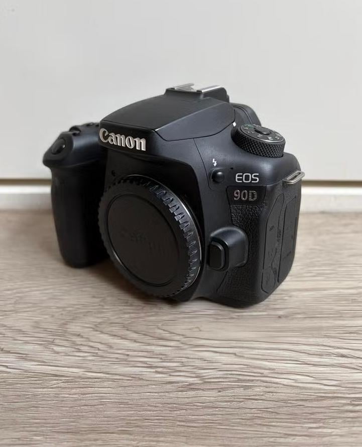 🔥🔥🔥Canon EOS 90D Body zgan🔥🔥🔥