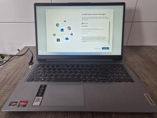 LENOVO IdeaPad 3 "15 amper gebruikt!