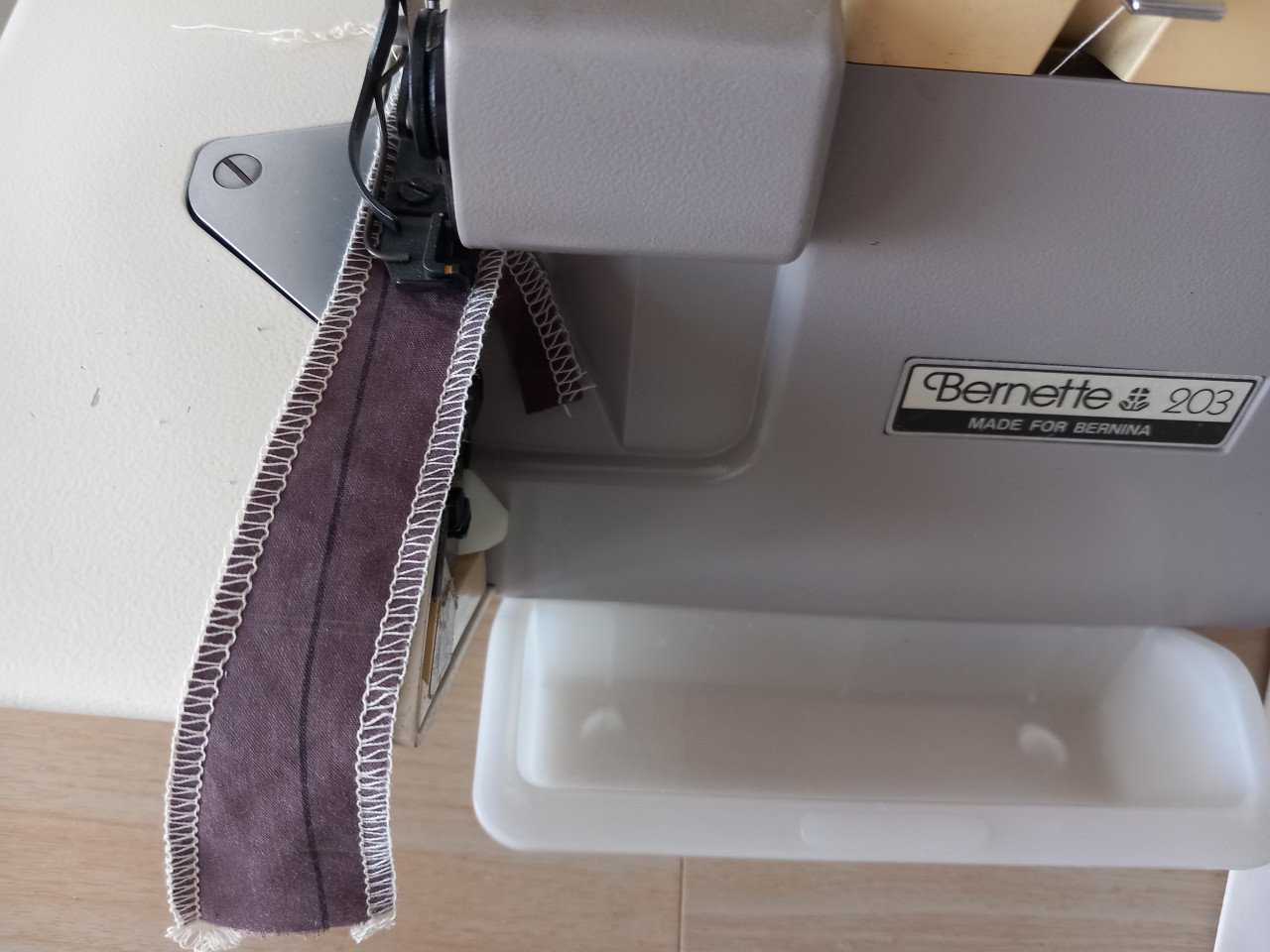 Echte BERNETTE 203 overlock
