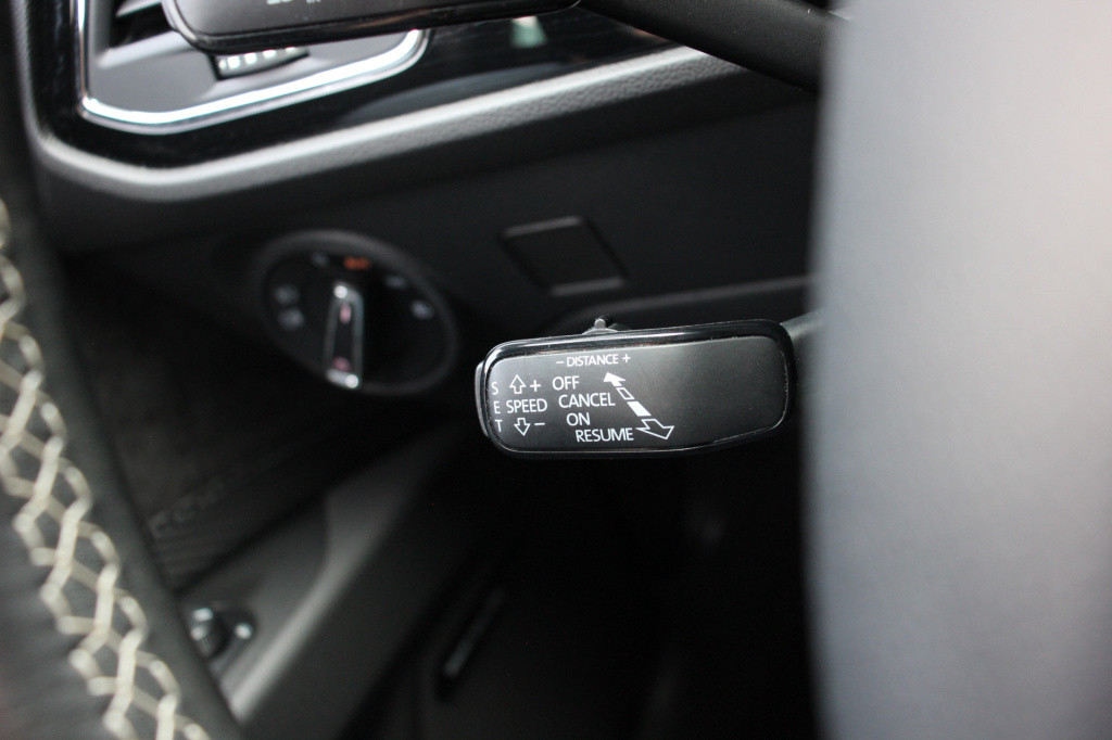 Seat Leon Sportstourer st 2.0 tsi cupra 300 4drive | pano. | camera | 301pk