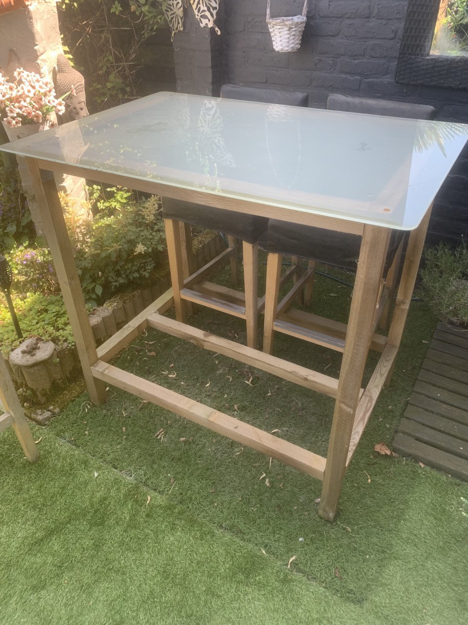 4 barkrukken en evt gratis tafel