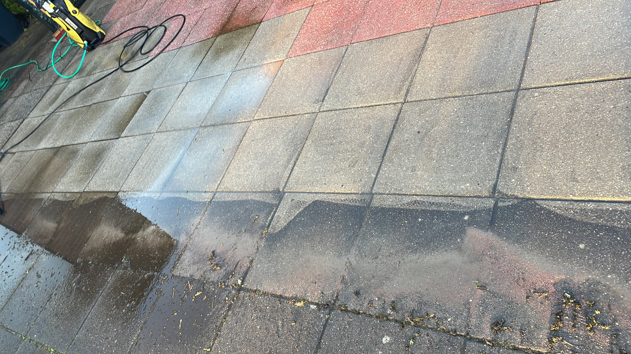 Uw oprit weer schoon.