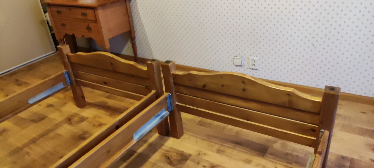 2x Grenen bedombouw 90 x 200 zonder matras of bedbodem