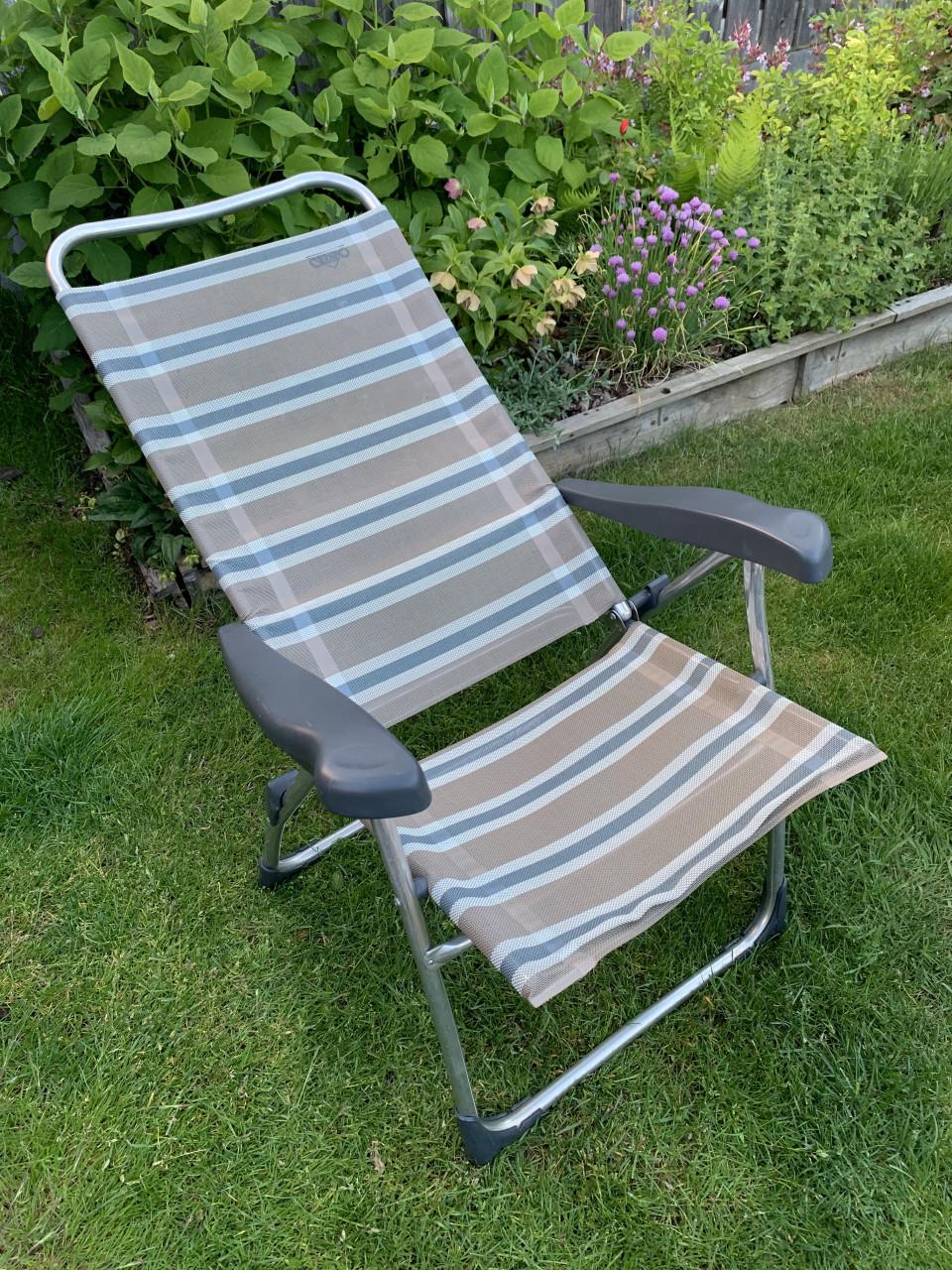 4 Crespo campingstoelen, verstelbaar, en 2 bijpassende voetenbankjes