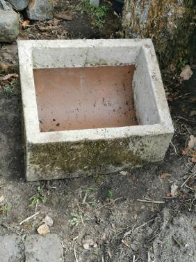 Gratis betonnen voerbakken 9 x