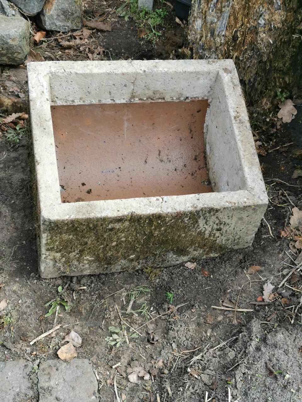 Gratis betonnen voerbakken 9 x