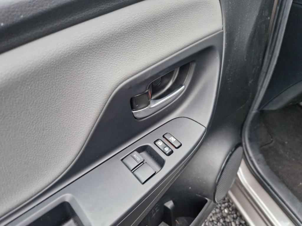 Toyota Yaris 1.5 hybrid dynamic | automaat | navi| rijstrookwaarschuwing | 