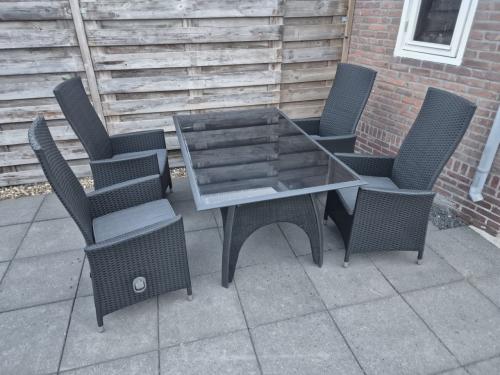 Tuinset met 4 verstelbare stoelen (Bezorging mogelijk)