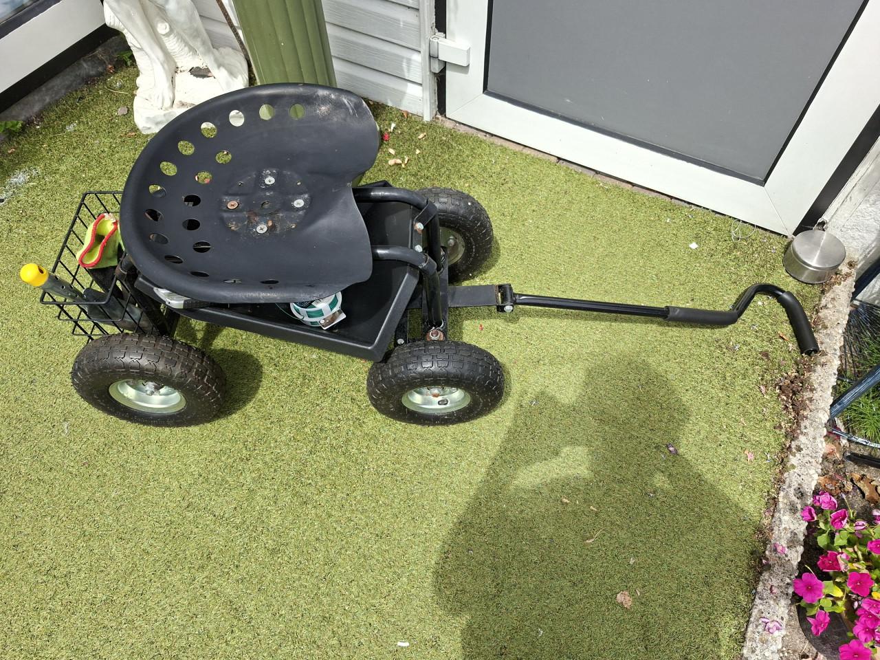 Tuinwagen met draaibare zitting en opbergvakken