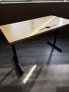 15 Bureau/Tafel met Houten Blad – Multifunctioneel Inzetbaar