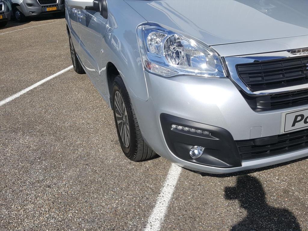 Peugeot Partner tepee 1.2 110pk active | trekhaak | apple carplay | airco |