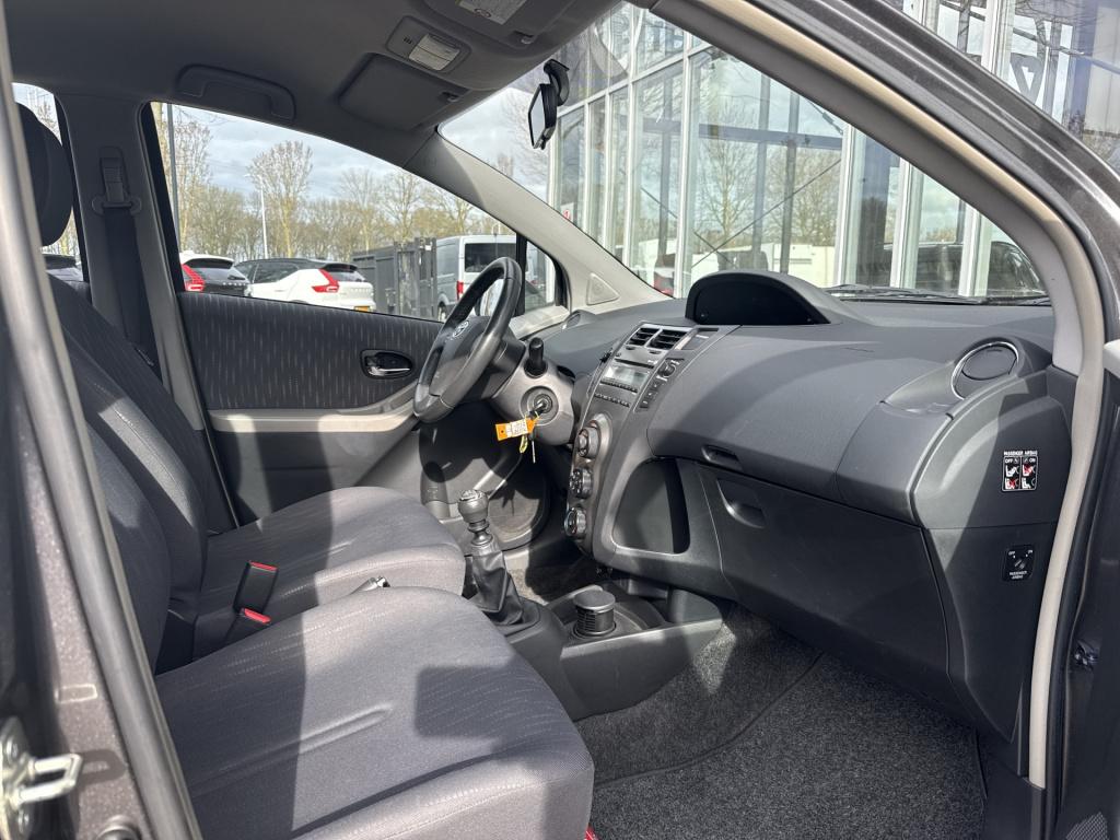 Toyota Yaris 1.3 vvti dynamic | airco | lm velgen