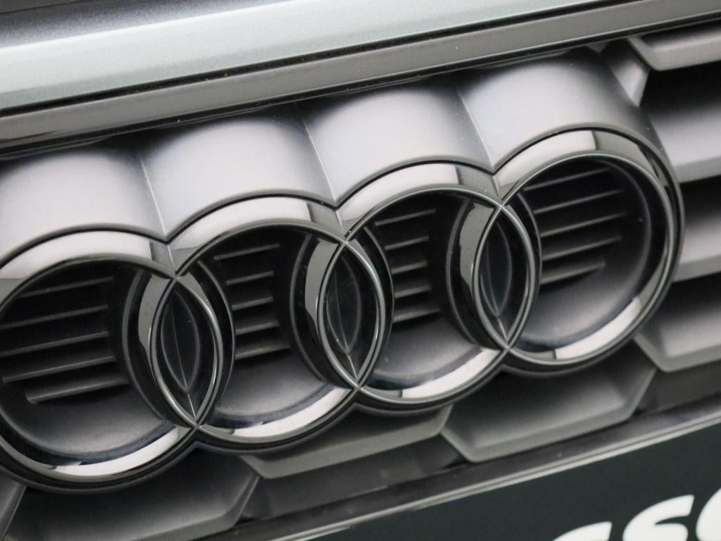 Audi A3 limousine 30 tfsi s edition | automaat | navigatie | vlak stuur | c