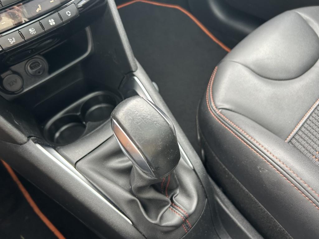 Peugeot 208 1.2 puretech 110pk 5d roland garros apple carplay | navigatie |