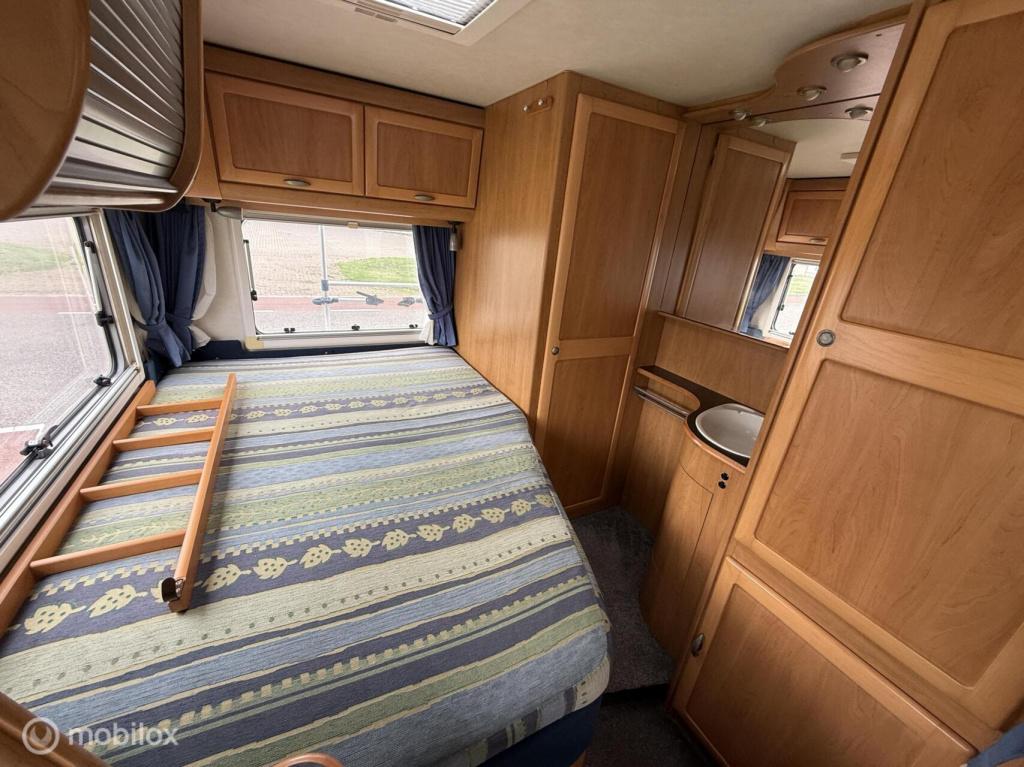 Hymer Onbekend b574 – ruime integraalcamper met vast bed én riant hefbed
